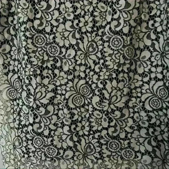 Adrianna Pappell Women’s Lace Top Size Large. - Picture 3 of 7